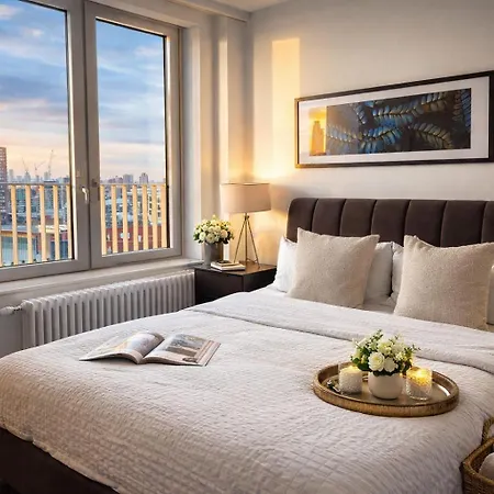 Beautiful View To Canary Wharf , O2 Arena , Near By London Excel 3-Beds-2