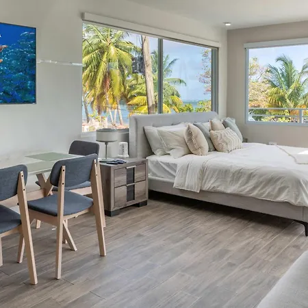 Aqua Terrazas Studio 7 - Beachfront Getaway With King Bed & Pool-3