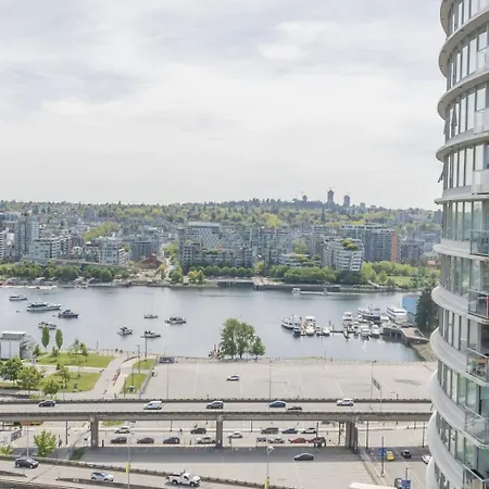 3-Bedrooms Premium Apartemnt With Stunning 180 Water, Mountain And City View Pool Hot Tub And Gym Heart Of Downtown Skytrain 3Mins Walk To Fifa Stadium-2