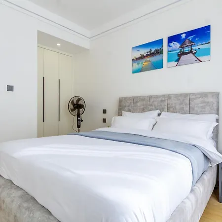 Kalm Apartment- Luxury Living With A Gym, Heated Pool & Stunning Views-3
