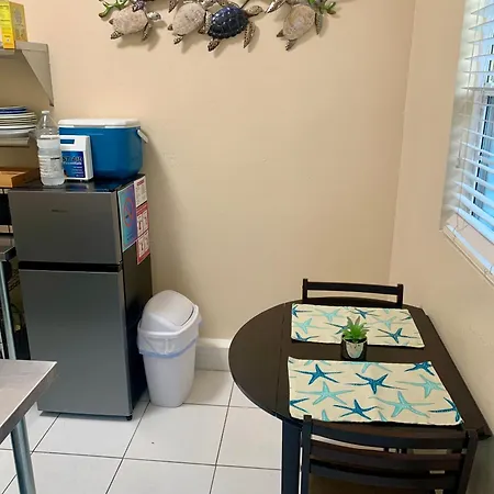 Suite 4, Blue Pavilion - Steps To Beach-2