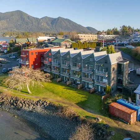 Cedar & Swell - Waterfront Bachelor Condo-2