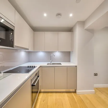 Roomspace Serviced Apartments - Churchyard Row-3