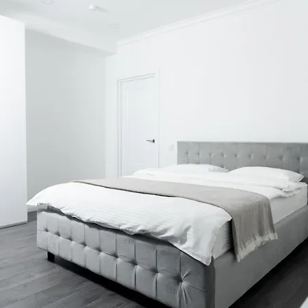 Cozy 1 Bedroom Close To Park-2