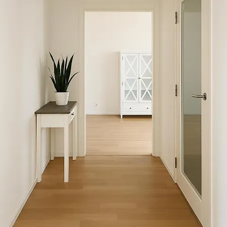 Modern, Bright 2 Bedroom Apartment With Great Views-3