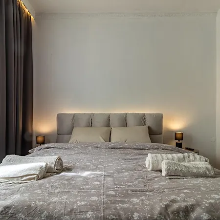 Top Centre Apartment-3