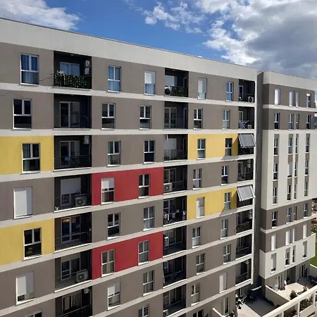 Regency Apartament Univers City Near Tirana Mother Teresa Airport & 10 Min From City Centre-2