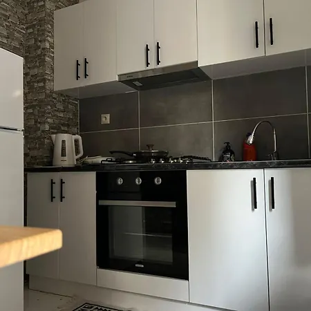 Mika'S Apartment-2