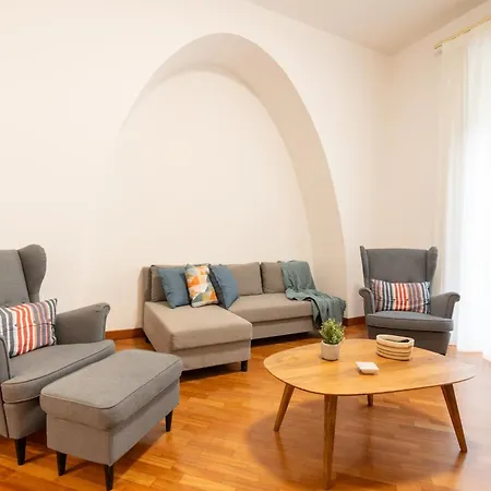 Casa Degli Artisti, A Spacious Apartment In The Center-2