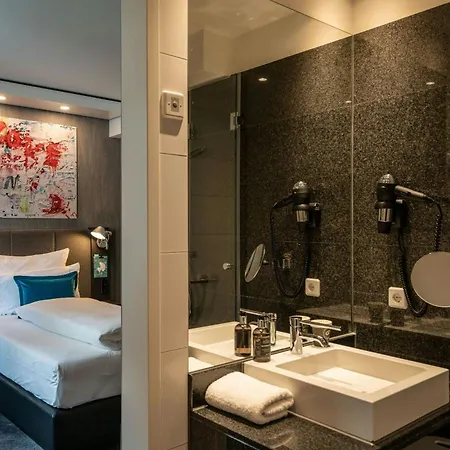 Motel One Berlin Mitte-3