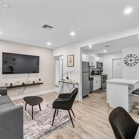 Charming North Miami Home With Private Yard — Pet-Friendly & Near Beach-3