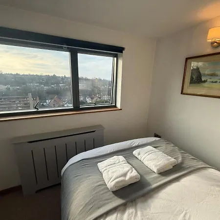 Beautiful Quirky Apartment With Spectacular Views-2