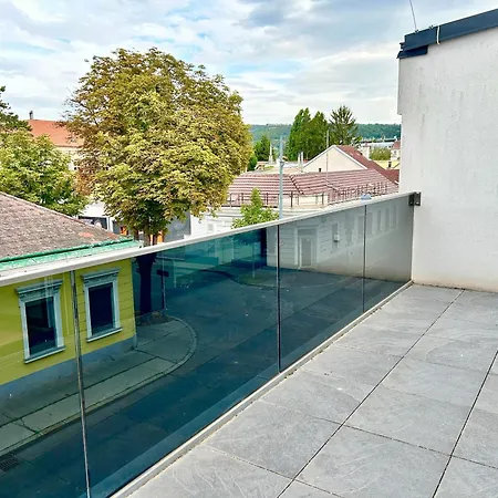 Rooftop Apartment With Free Parking-2