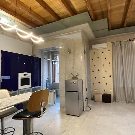 Balcony Modern Apartment Near Opera And Cascade, Middle Of City Center-2