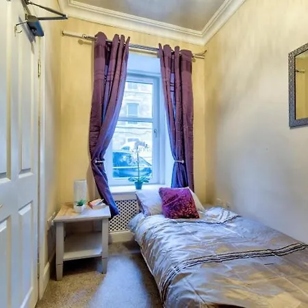 Edinburgh Central Drumdryan Aparthotel-3