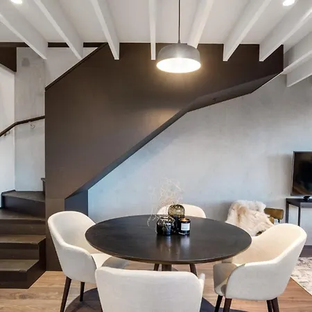 Skytower View Luxury 2 Bedroom With Balcony Parking-3