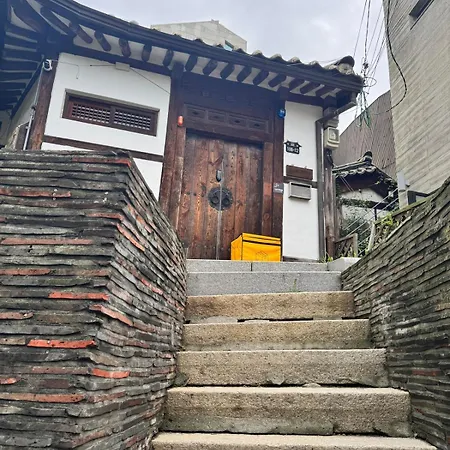 HausDa SamCheong Private Yard Hanok 3BR 4Bed 6Person 8table-3