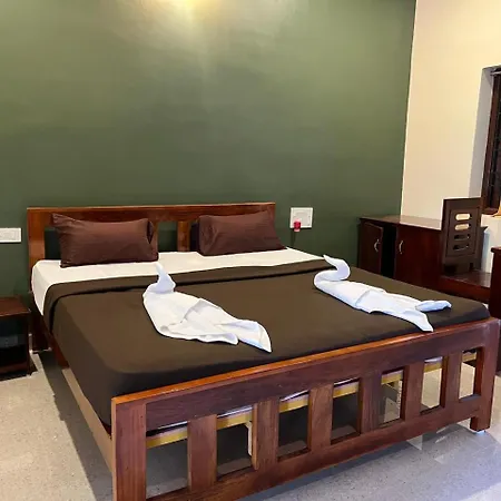 Moonrakers Guest House-2