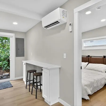 West Seattle Home King Bed And Ac-3