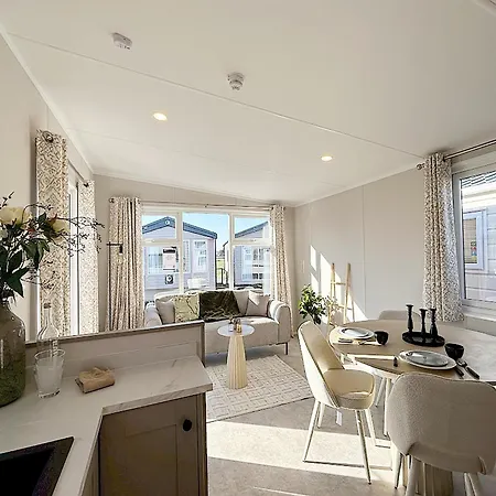 Inviting Hollum Chalet Near Golf Course-2