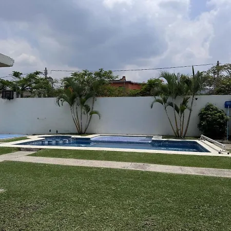 Casa Lujosa Con Cancha De Basquet Y Alberca-2
