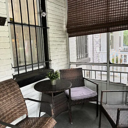 Washington Dc, Private Room With Parking Trendy Neighborhood-3