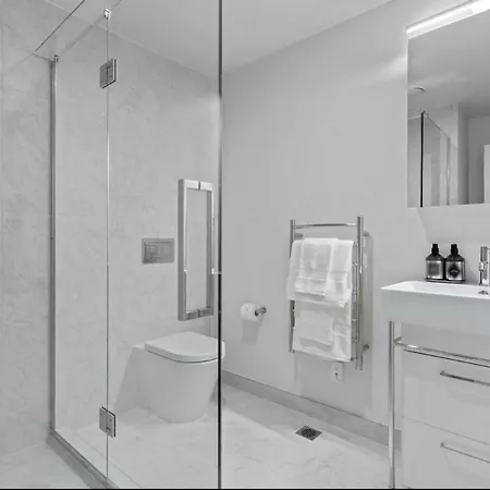 Skytower View Luxury 2 Bedroom With Balcony Parking-2