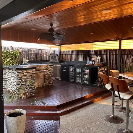 Luxury Retreat With Swim Spa, Outdoor Bar! Canning Vale-2