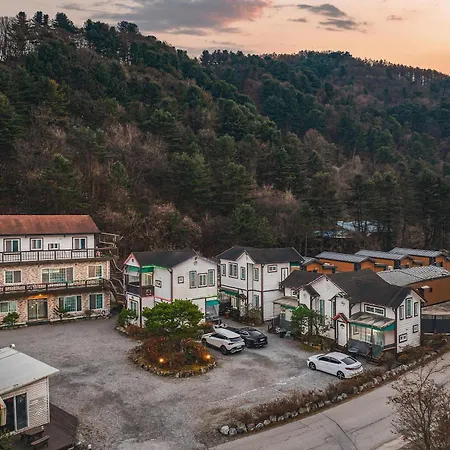 Gapyeong Chorokbit Pet Friendly Valley Pension-3