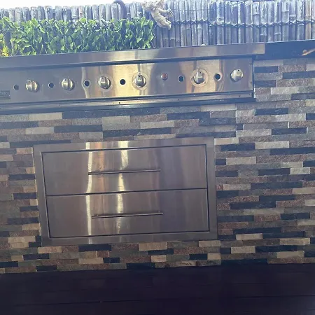 Luxury Retreat With Swim Spa, Outdoor Bar! Canning Vale-3