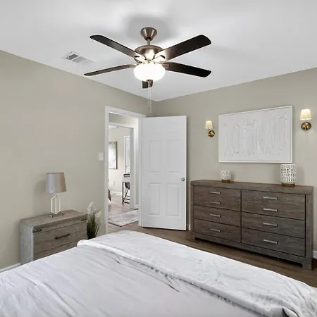 Stylish And Cozy 4Br Home In Houston, Sleeps 9-3