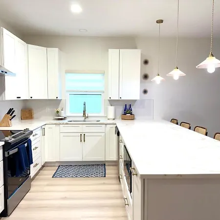 A Brand New Coastal Escape, 1 Mile To Downtown-2