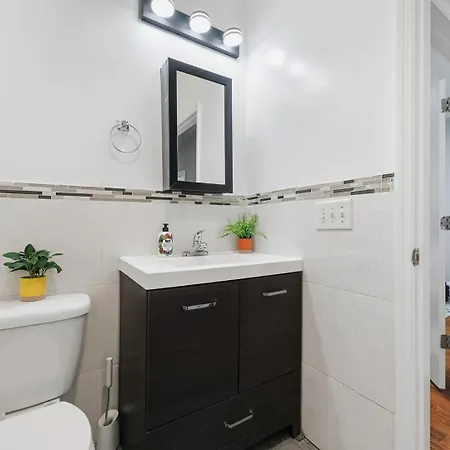 3 BR • Full Kitchen • Sleeps 8-2