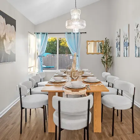 Entire Private House With Garage, Pool, King Bed, Gated Yard, 4 Bedrooms 2 Bathrooms, In Rancho Penasquitos, Available Now-3