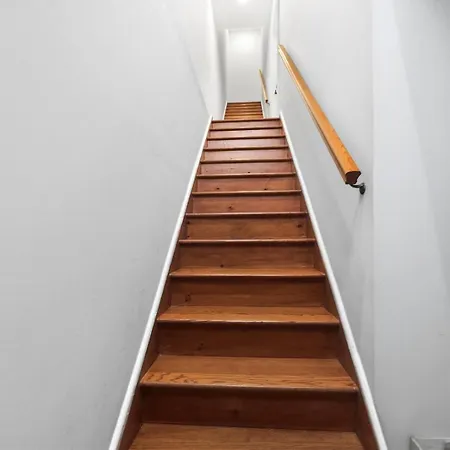 Sleeps 19 • 15Ft Celings • Near Nyc-3