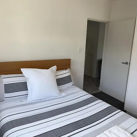 Manly Modern 3 Bedroom Home - Upper Duplex-2