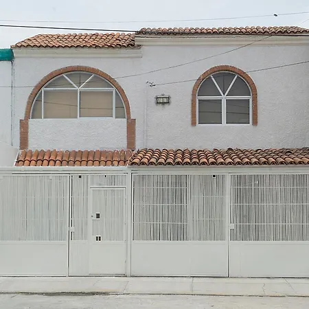Casa La Feria - Alojamiento Amplio Y Centrico Para Hasta 26 Personas, A Pasos De La Feria-3