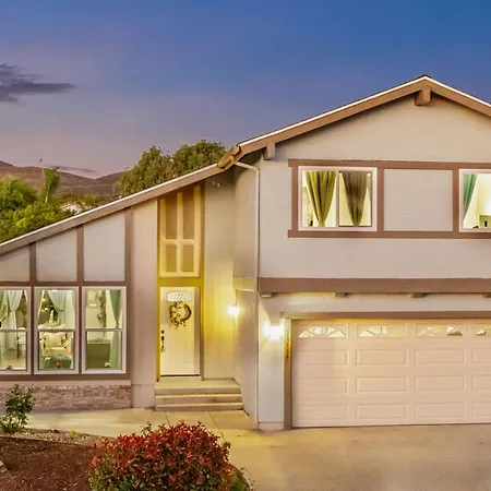 Entire Private House With Garage, Pool, King Bed, Gated Yard, 4 Bedrooms 2 Bathrooms, In Rancho Penasquitos, Available Now-2