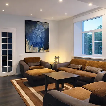 Top-Secure Spacious Penthouse - Usa Embassy-3