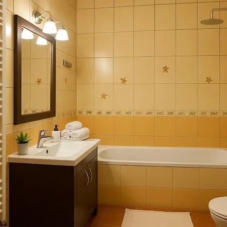 Modern Apartment Malborska,14, Metro&Mall, Parking&Smarttv-2