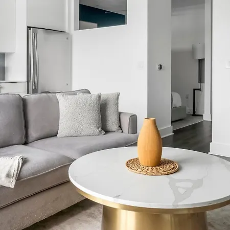 Landing Stylish Studio Pool Clubhouse-3