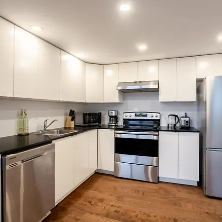 Urban Haven, Modern Comfort In Downtown Mtl-3