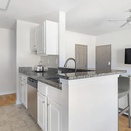 Landing Modern 2Bd Courtyard Pool-3
