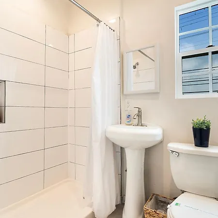 Cozy Studio Suite Near Beverly Hills For Two-3