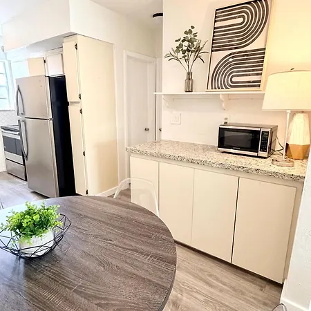 Sunny Miami Beach Getaway , Steps From The Ocean!-2