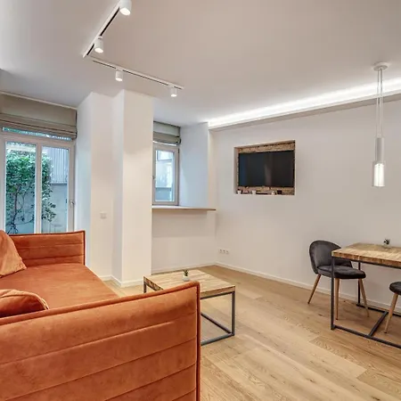 Center Apartment Near Hillton With Self Check-In-3