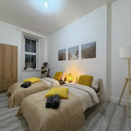 3 Bedrooms Glasgow Centre New Property-3