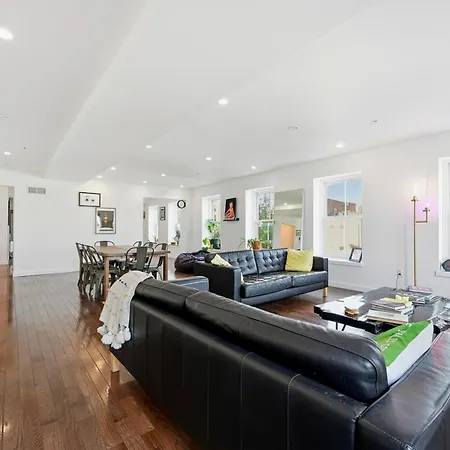 Beautiful 4Th Floor Walk-Up Apartment In Old City-2