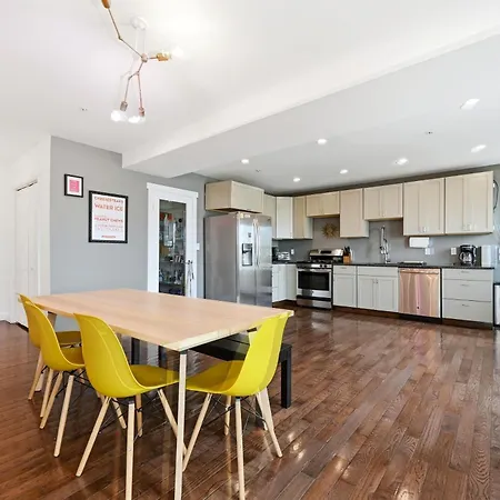 Beautiful 4Th Floor Walk-Up Apartment In Old City-3