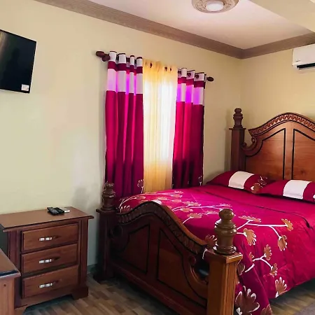 Apt 2 Bedrooms A Pasos Del Malecon Y La Playa-3